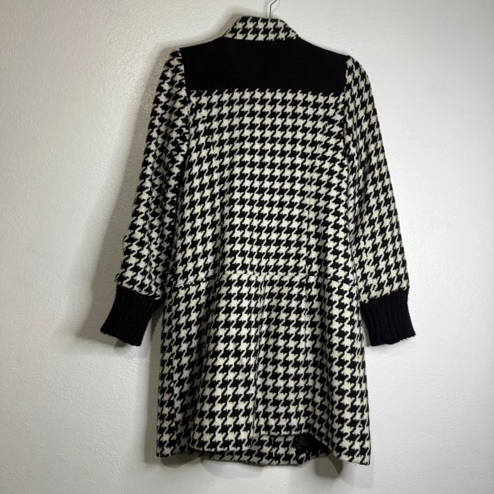 Lux Stylish Black & Cream Houndstooth Winter Coat. Sz S.